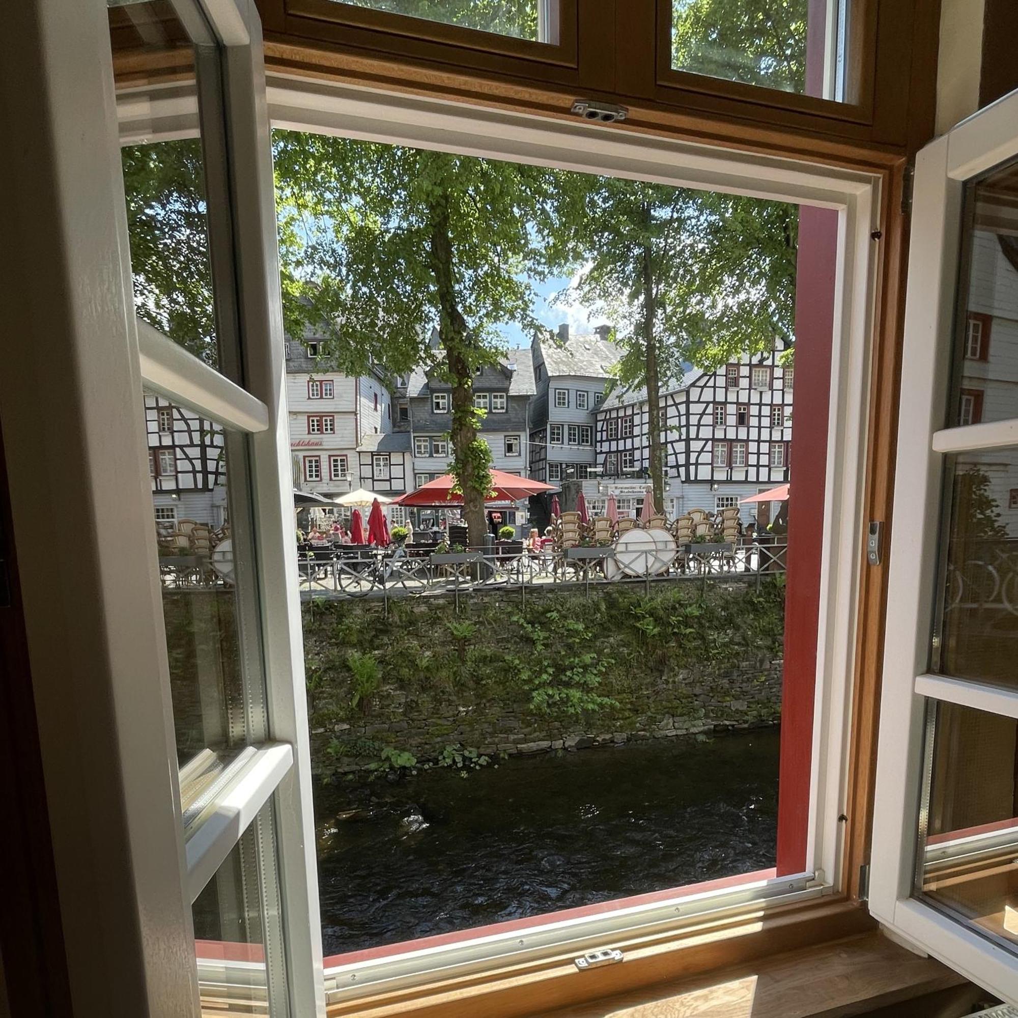Apartment Am Fluss Im Haus An Der Rur Monschau Bagian luar foto